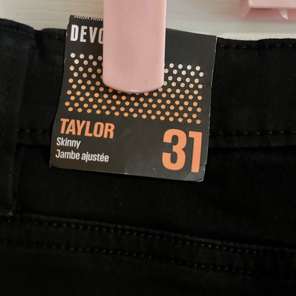 BNWT DEVOTED SKINNY PANTS IN A SIZE 31 - Picture 5 of 5